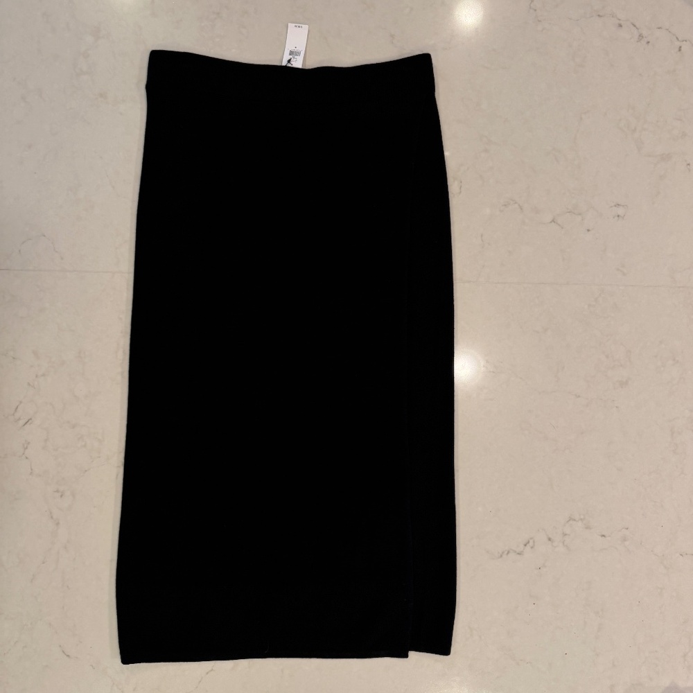 Banana Republic long black knit midi skirt with side slit, size M